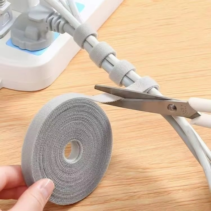 Cable Organizer - 1個入り、5mのミニマルデザイン、持ち運び可能なケーブル整理用テープ。イヤホンやマウスのコードをまとめるのに最適。 ﻿