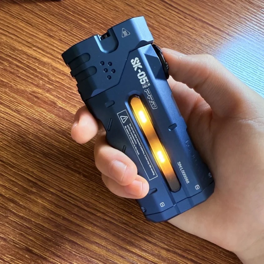 強力なフラット LED 懐中電灯 4360LMS、8000m - Power Bank のレビューと価格