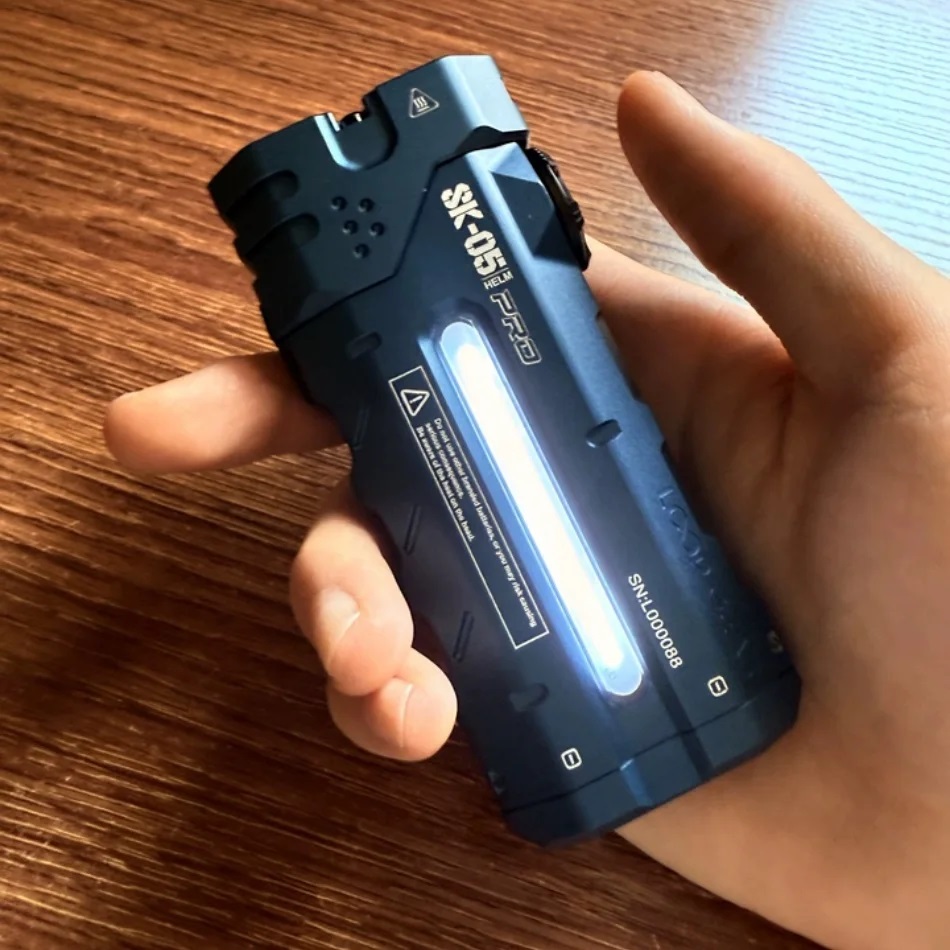 強力なフラット LED 懐中電灯 4360LMS、8000m - Power Bank のレビューと価格